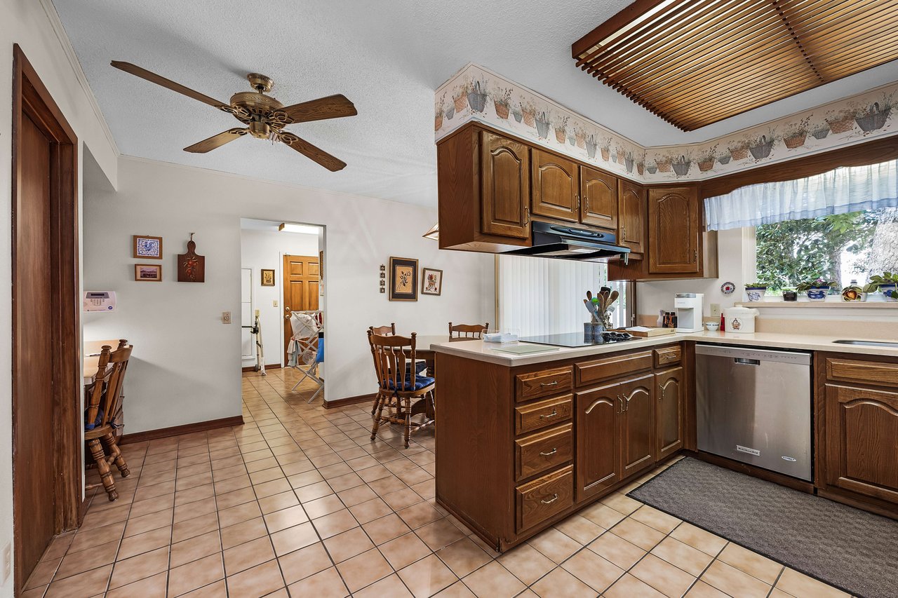 2802 Edgewater Dr Niceville FL 32578