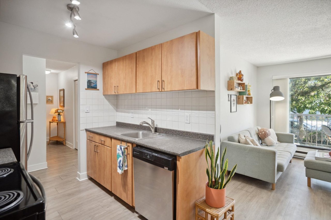 202-251 W 4th St