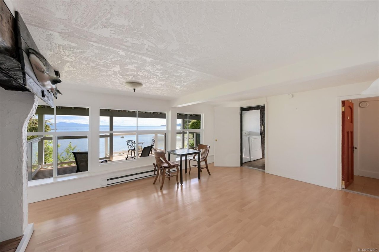 4955 Cordova Bay Rd
