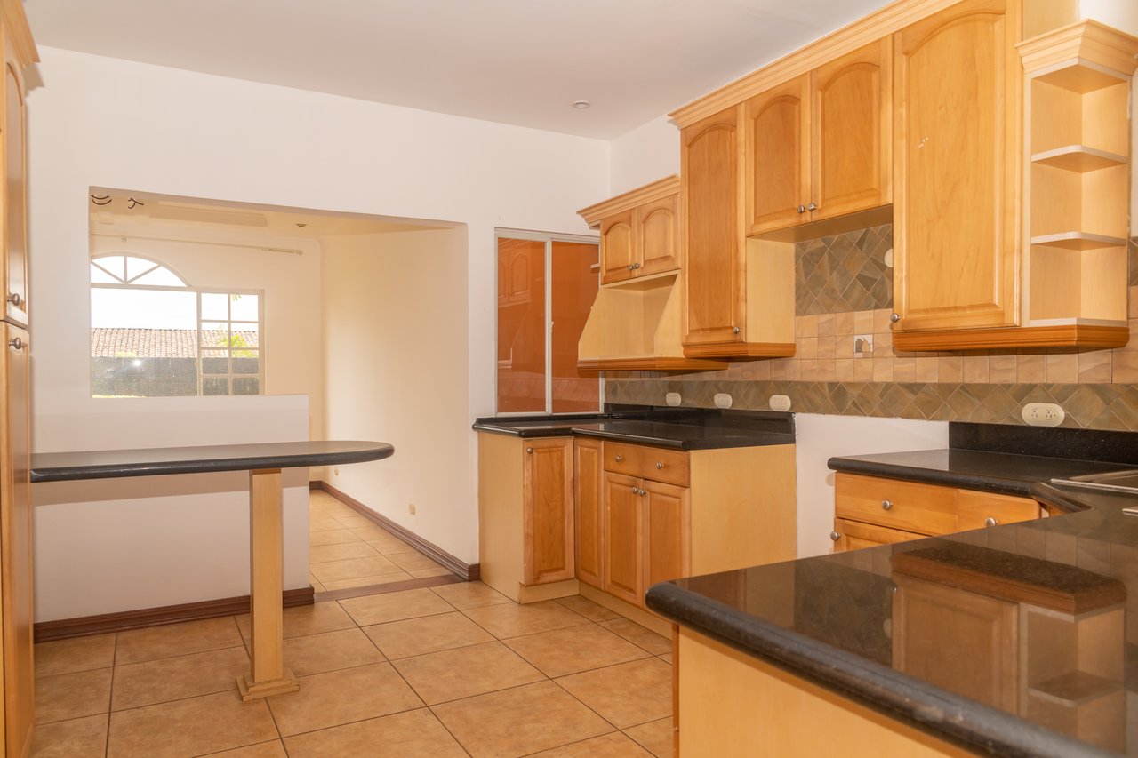 Colonial Gated Community Villa, Curridabat, San Jose