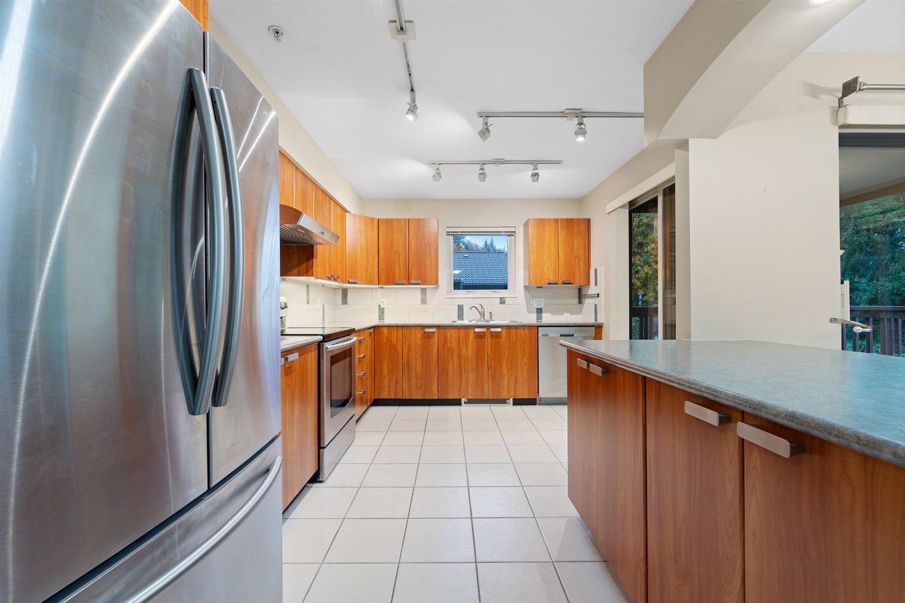 208-2323 Mamquam Rd