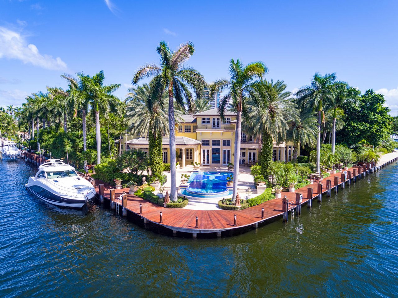 Sheryl’s listing 2501 Mercedes Dr. in Kenny Chesney’s music video!