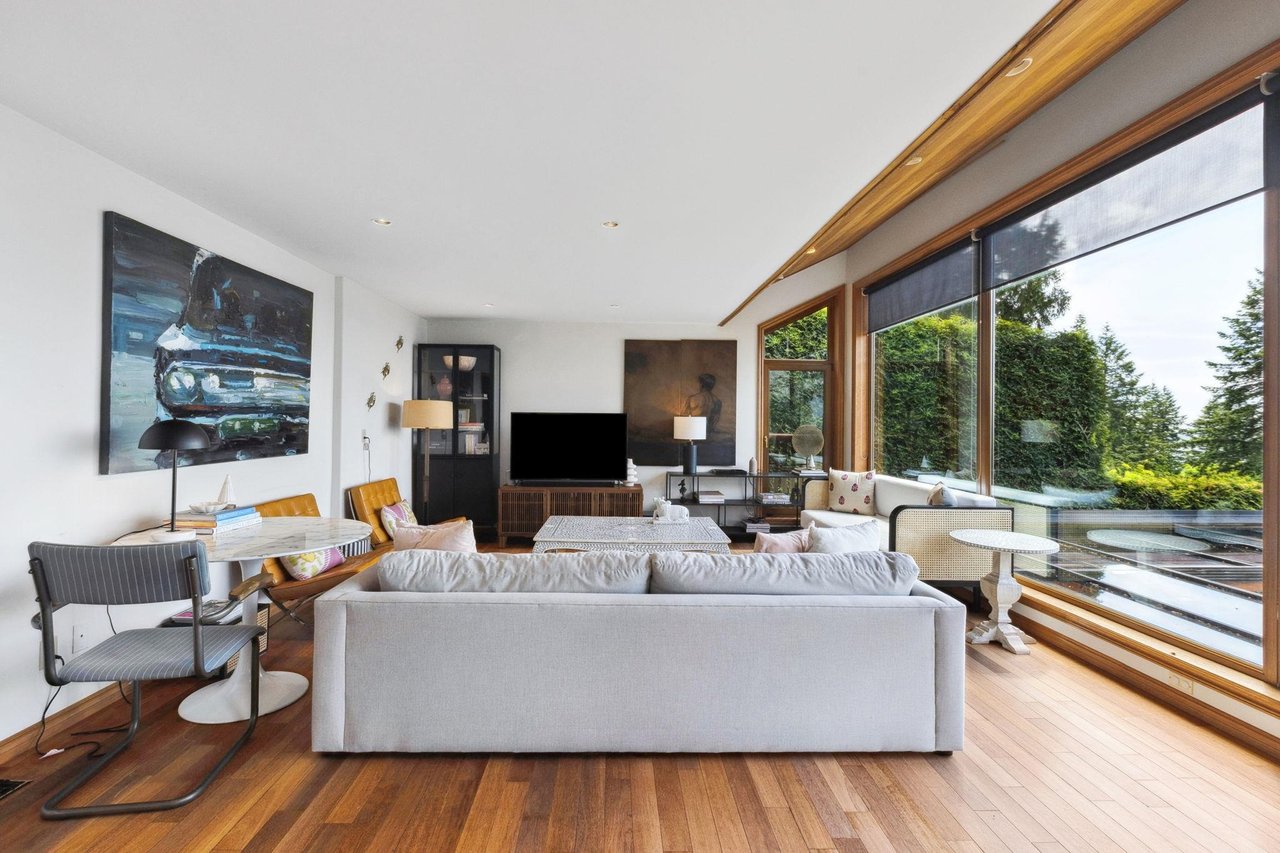 425 Mountain Dr