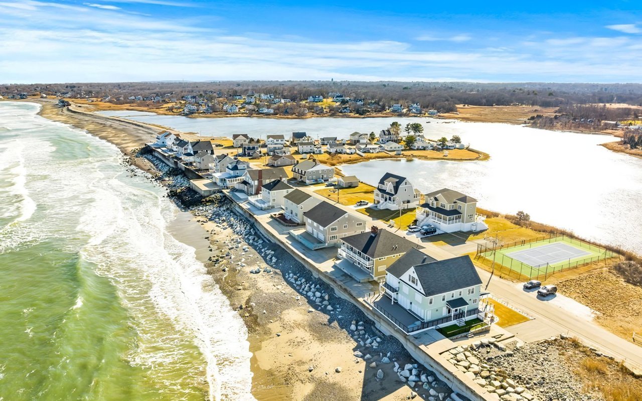 Tips for Successfully Staging and Selling Your Beachfront Asset