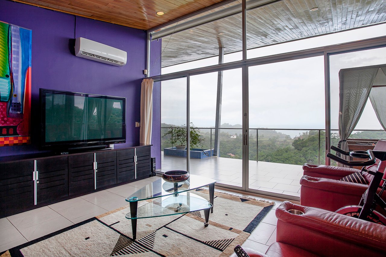 Solar Powered Hilltop Estate, Manuel Antonio, Puntarenas