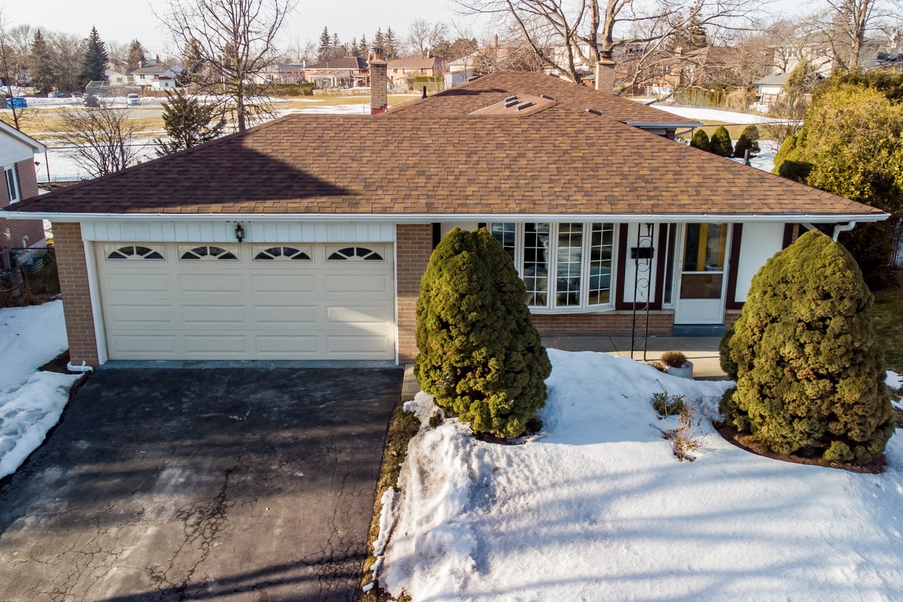3517 Nadine Cres