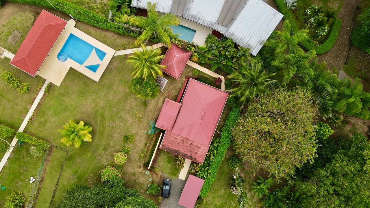 Peaceful 2-Bedroom Home in a Lush Garden in Ojochal