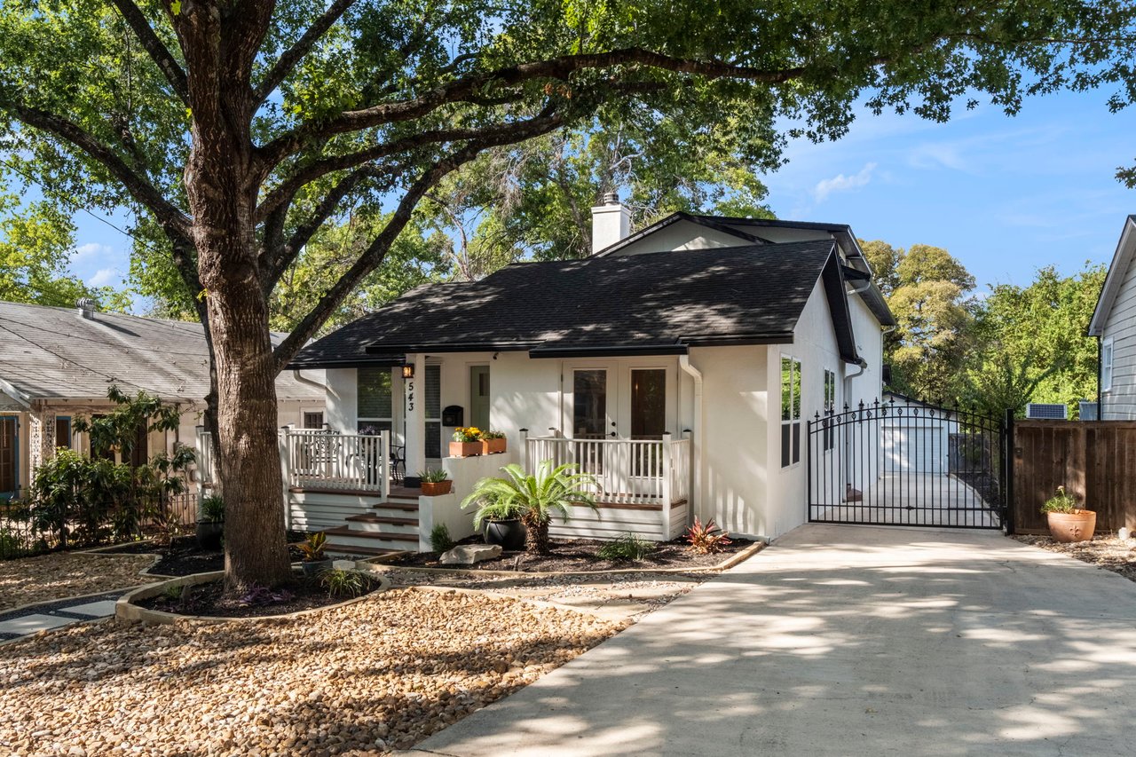 A Slice of Texas Charm in Alamo Heights