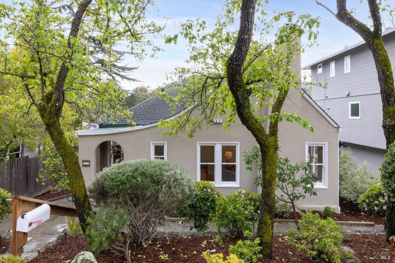 27 Rutherford Ave