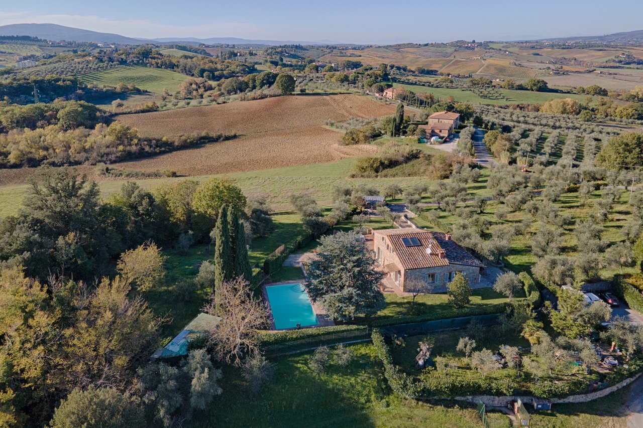 Tuscan Villa With Panoramic Country Views