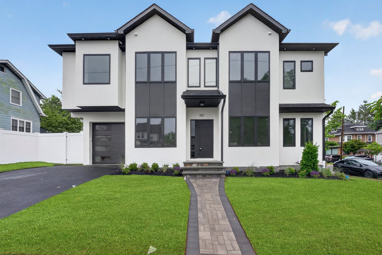 887 Linden Ave, Ridgefield, NJ 07657