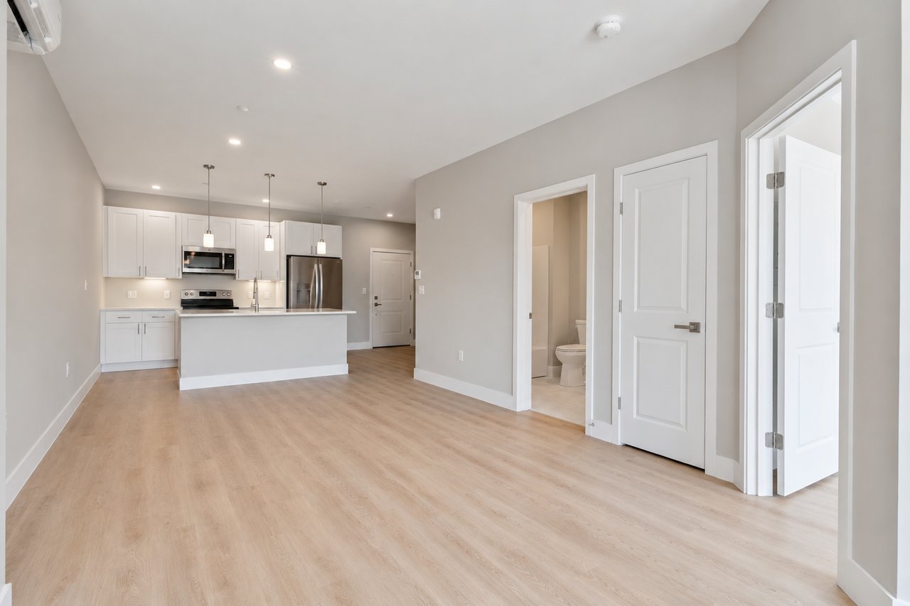 298 Main Street, 2F