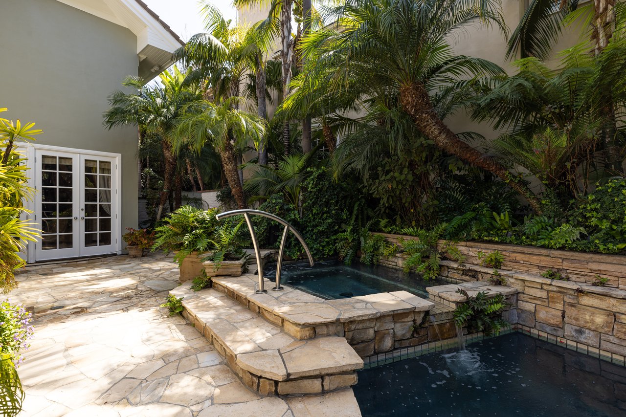 3 Weybridge Court