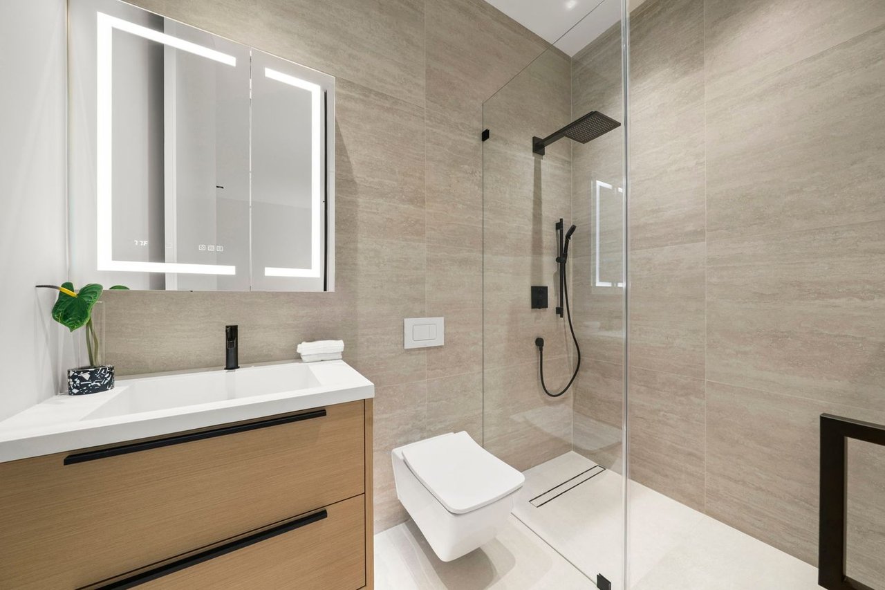 325 W 63rd St