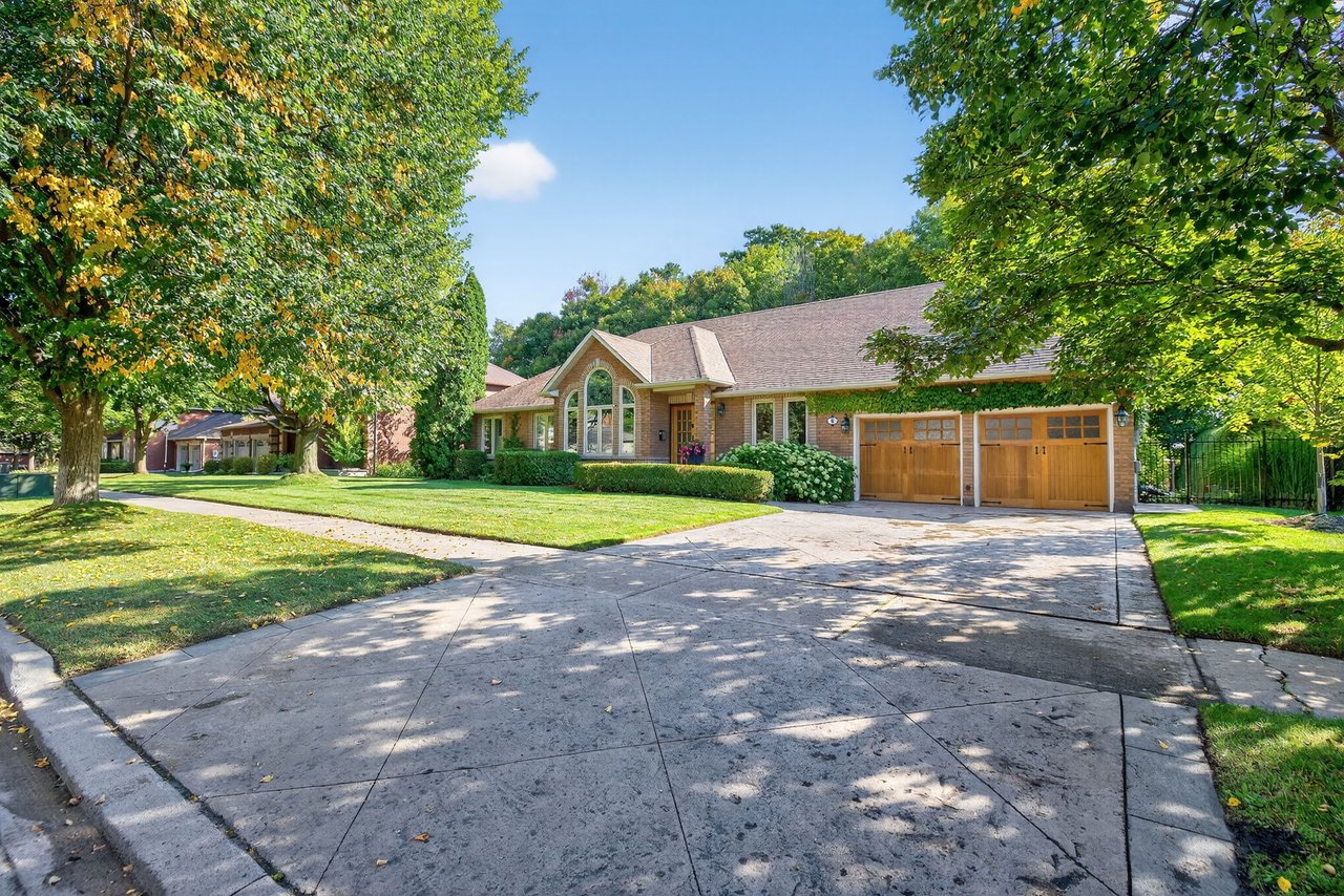 6 Falling Leaf Crt, Aurora