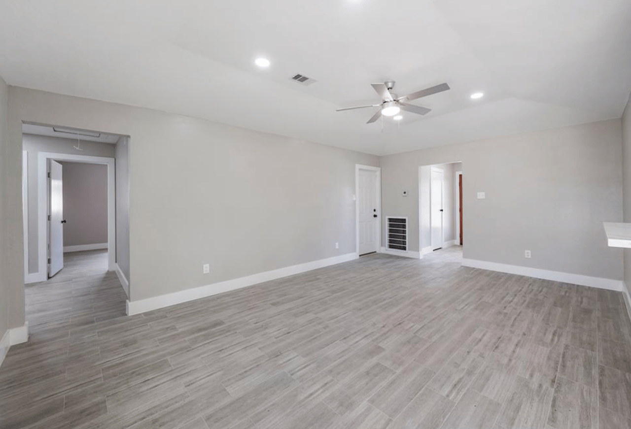 12710 Glenhollow Dr
