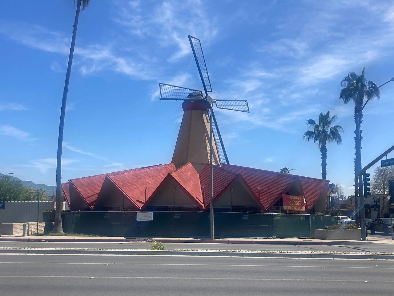 Arcadia windmill-shaped roadside building, photographed March 2023