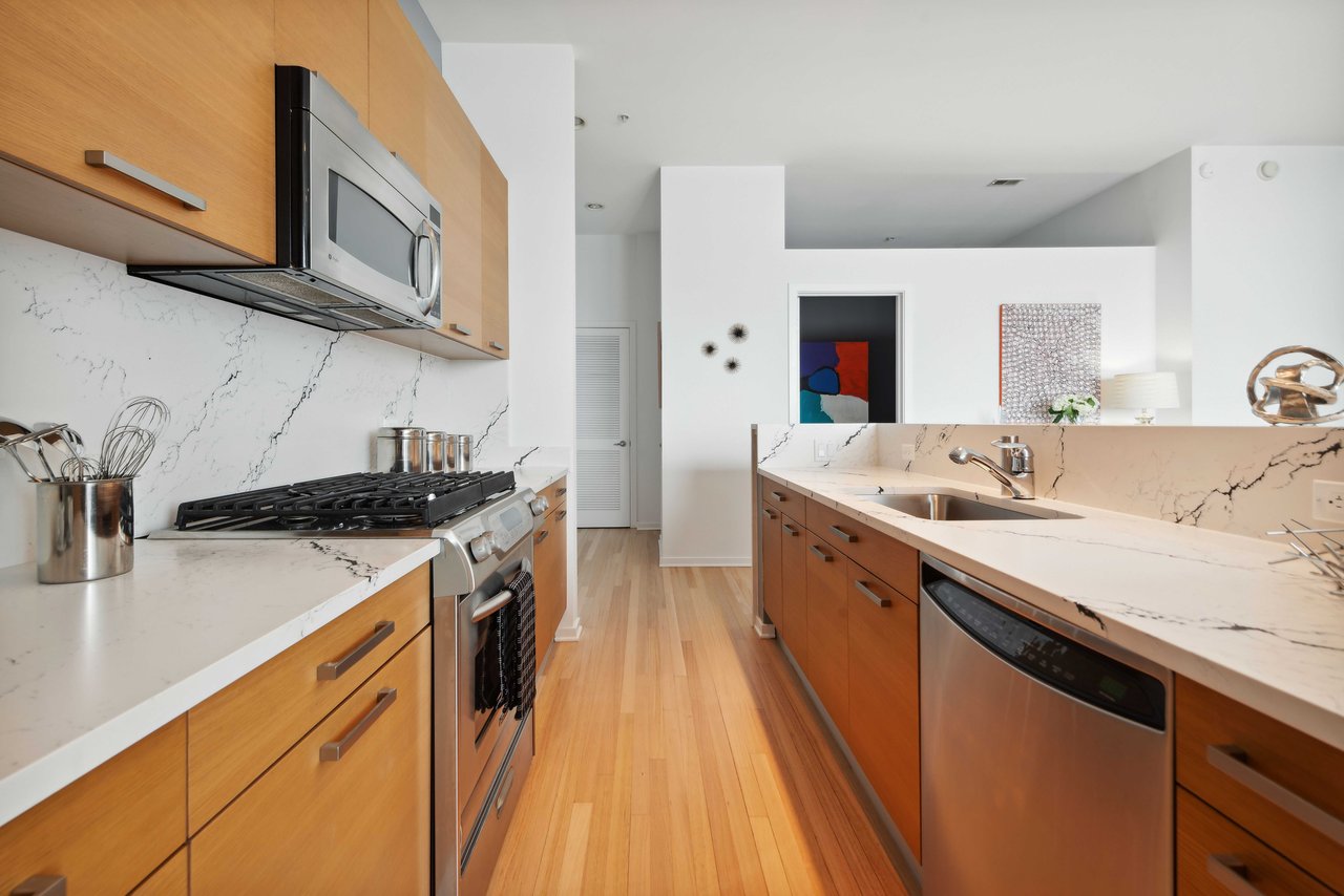 500 W Superior Street Unit: #2201