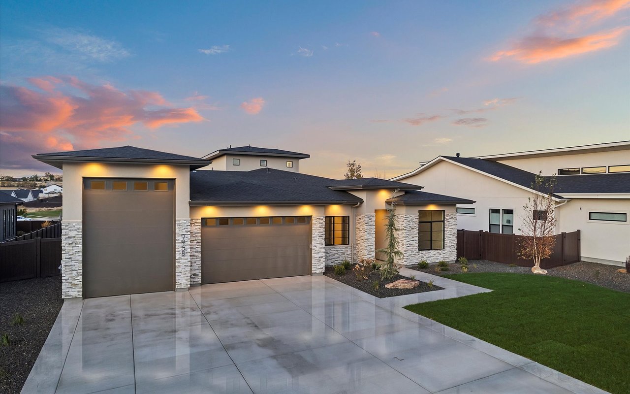 Modern Craftsman at the Base of the Star Foothills