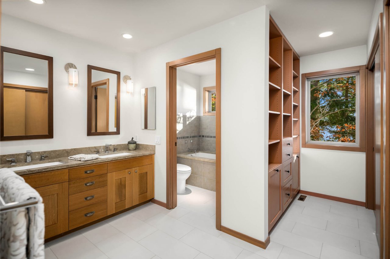 10245 Marine View Drive SW