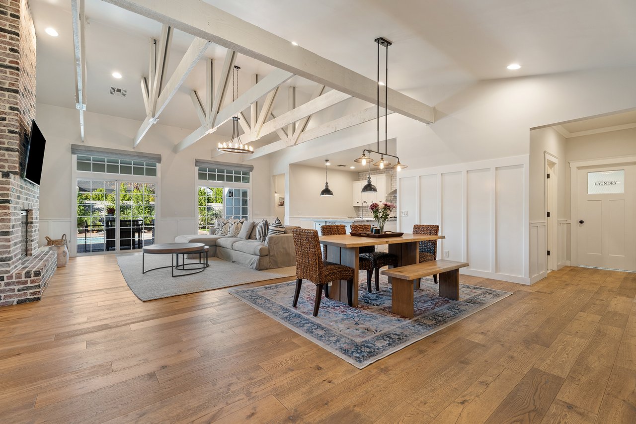 3838 E DEVONSHIRE Avenue