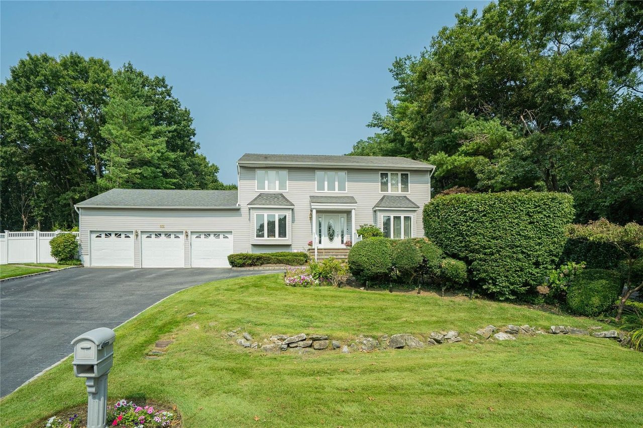 1 Stonehurst Ln