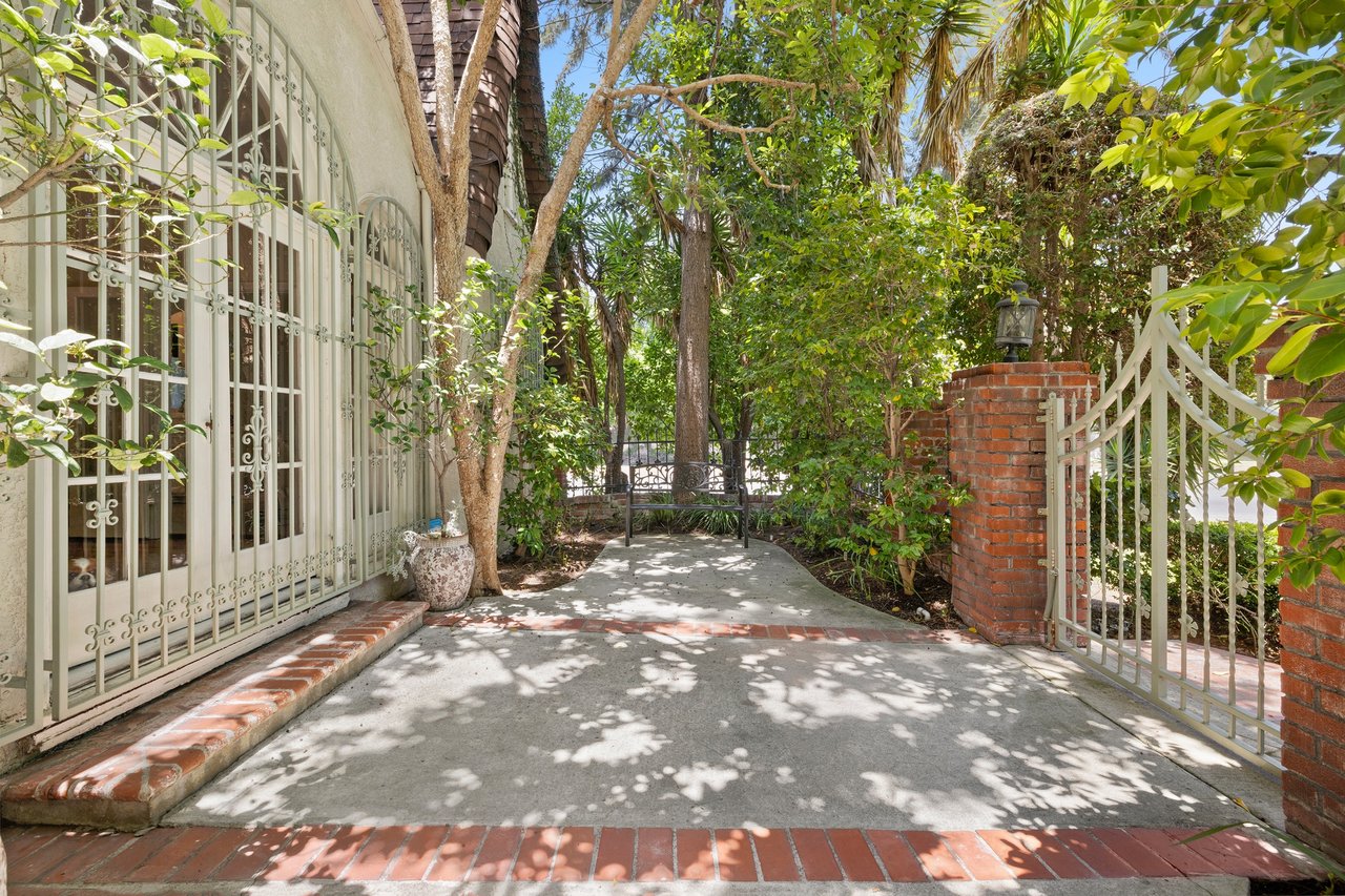 Hancock Park Exclusive Off-Market