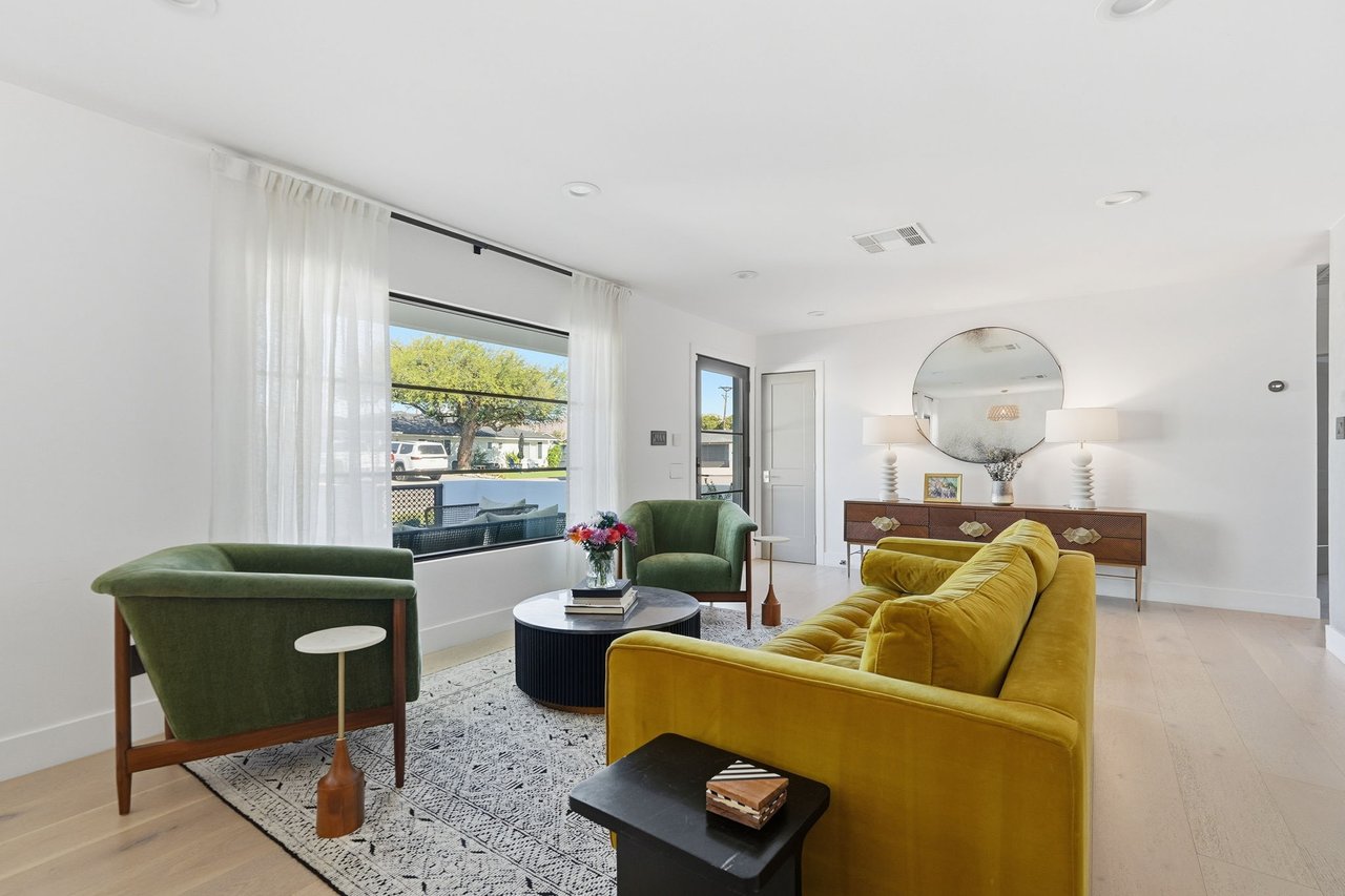 3901 E WELDON Avenue