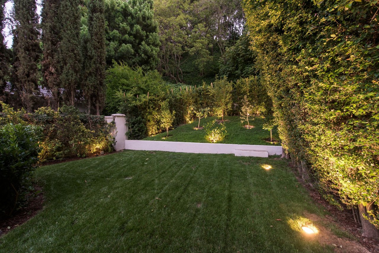 1275 Benedict Canyon Dr