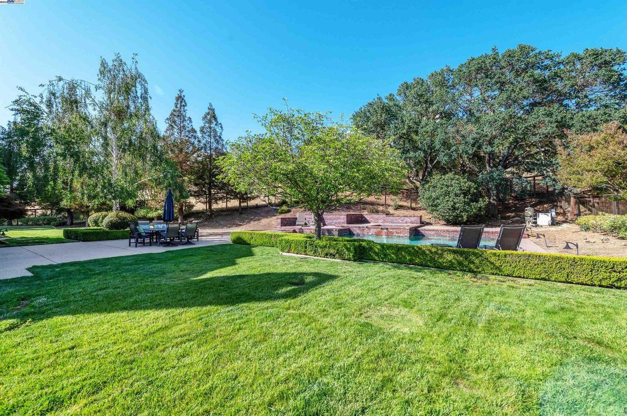 1398 Benedict Ct