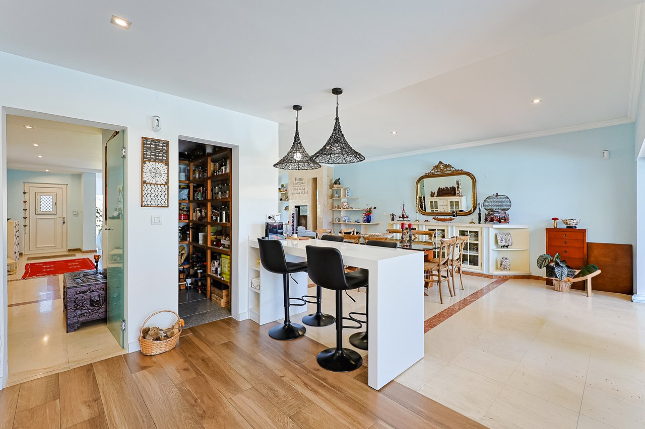 Exclusive 4,000 m² Estate in Azeitão with Tennis Court, Spa & Approved Development Project