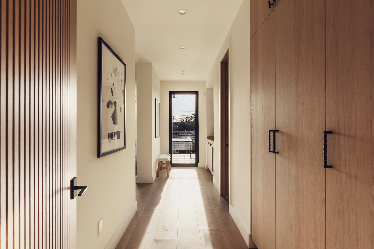 2115 Walnut Ave, Venice