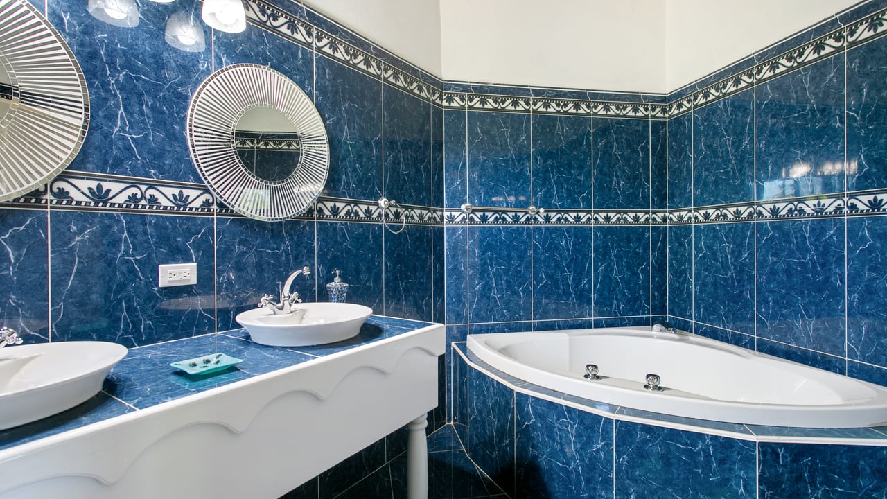 Octagon Villa West End