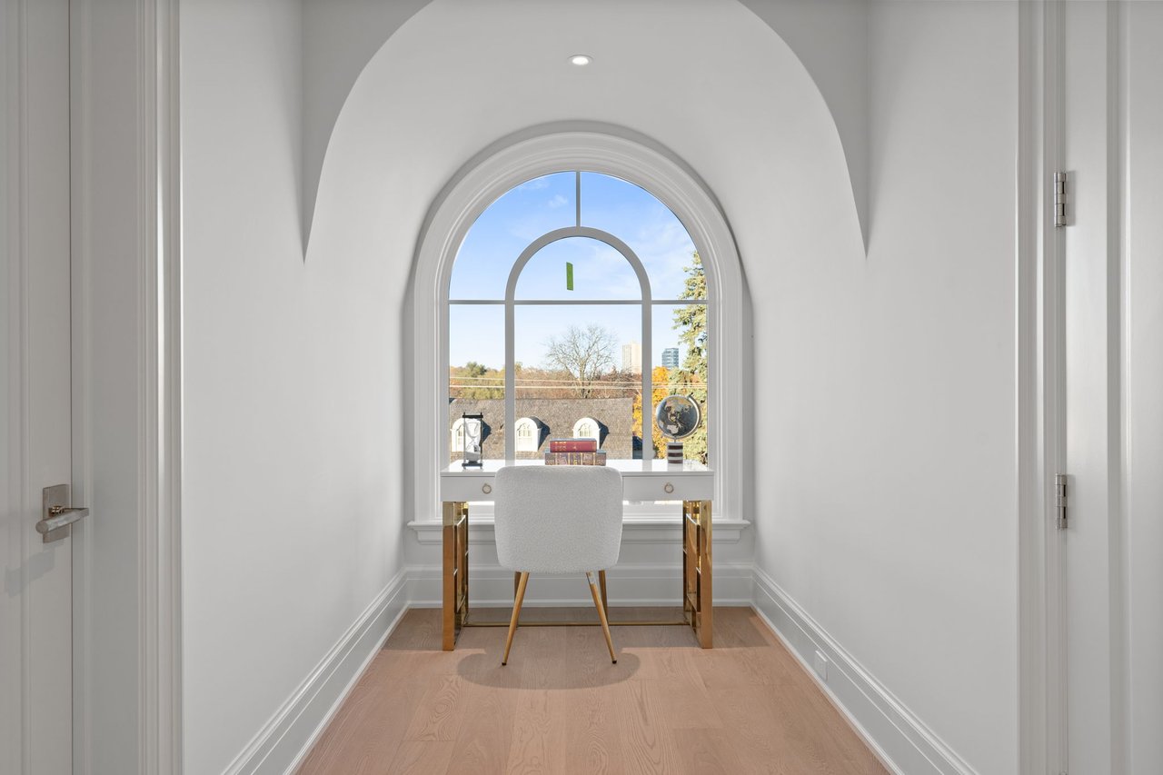 Prestigious Dunvegan Rd