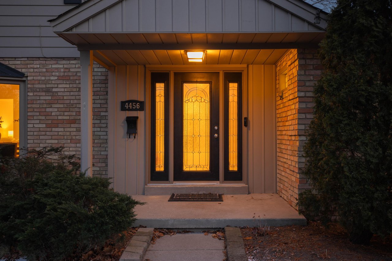 4456 Hawthorne Drive, Burlington, ON L7L 1G5