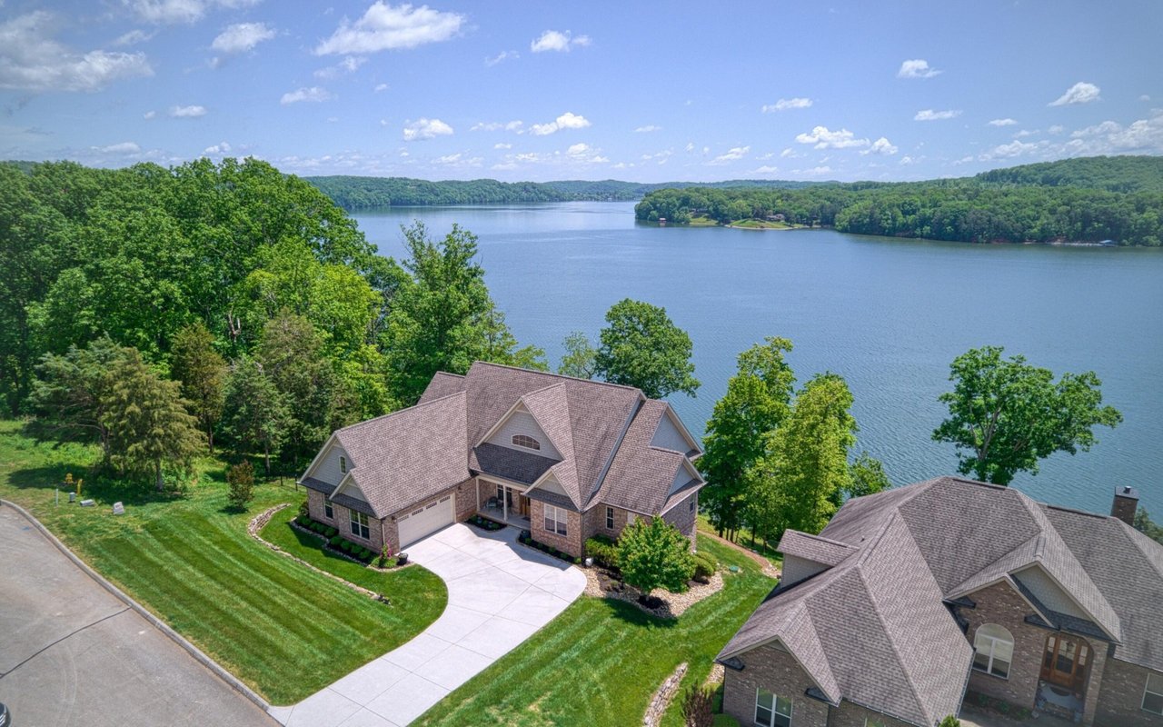 Wallace Luxury Spotlight | 286 Serenity Drive Harriman, TN 37748