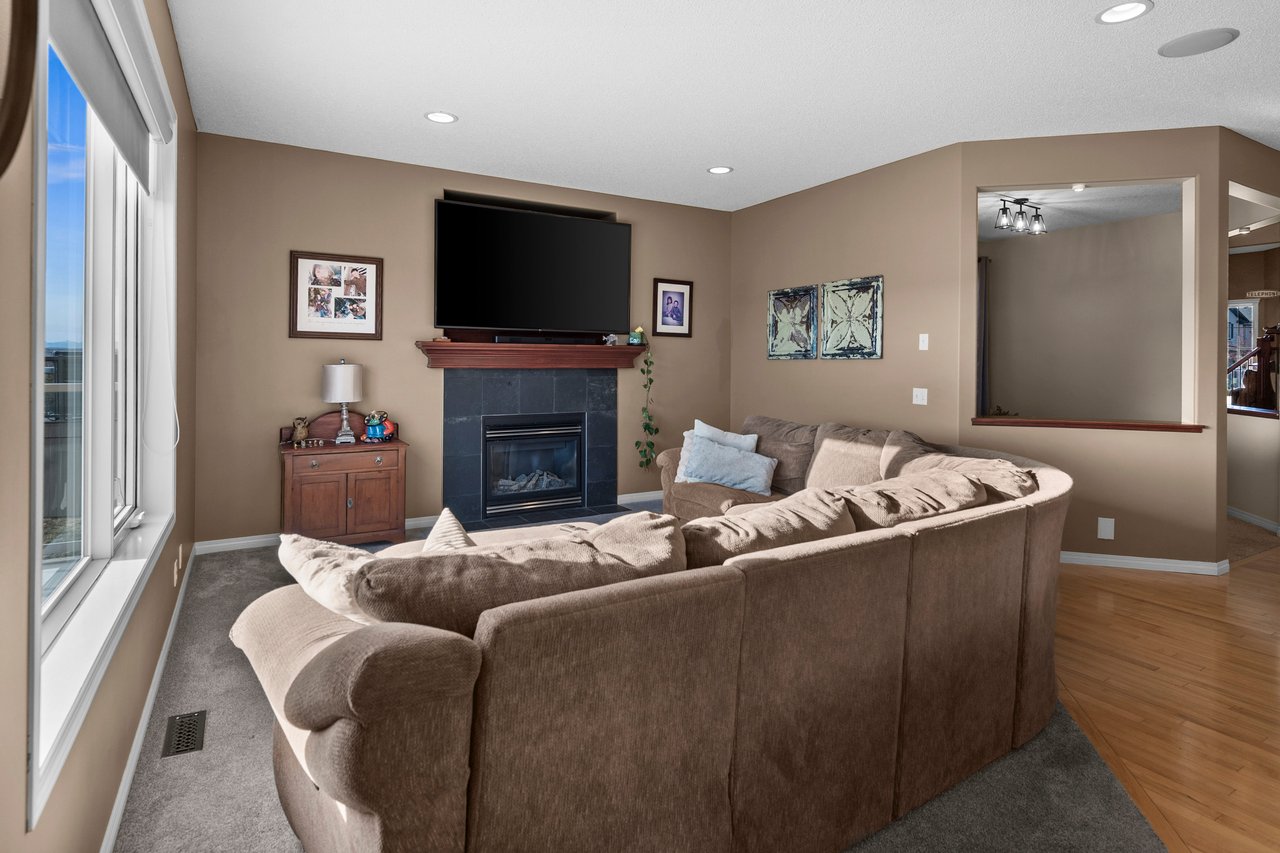 98 Tuscany Ravine Close NW