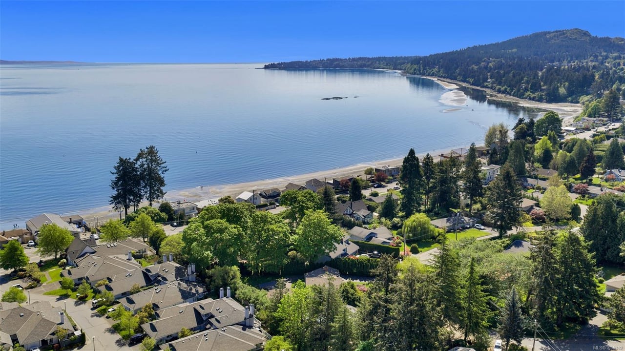 989 Abbey Rd, Saanich