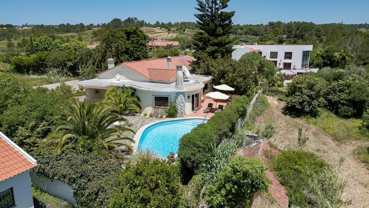 Exclusive Family Villa with Expansive Gardens Near Sintra’s UNESCO Heritage Centre