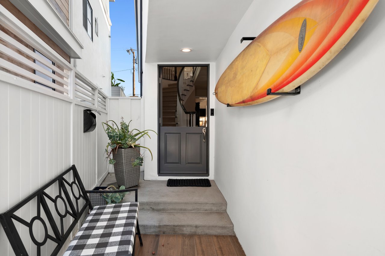 302 Narcissus Avenue