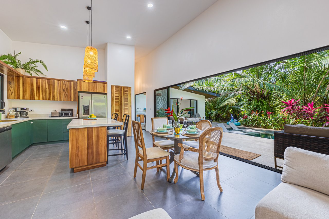 CASA PALMA VERDE – 3 Bedroom & 3 Bathroom Home with Bathtub, Big Pool and Extra Building Site – 0.72 Acres