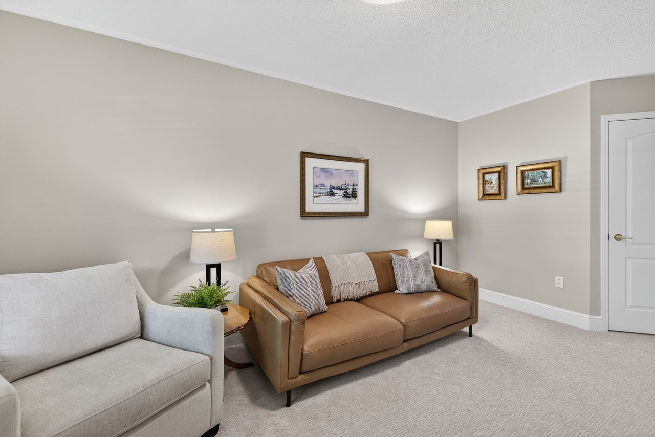 6 Falling Leaf Crt, Aurora