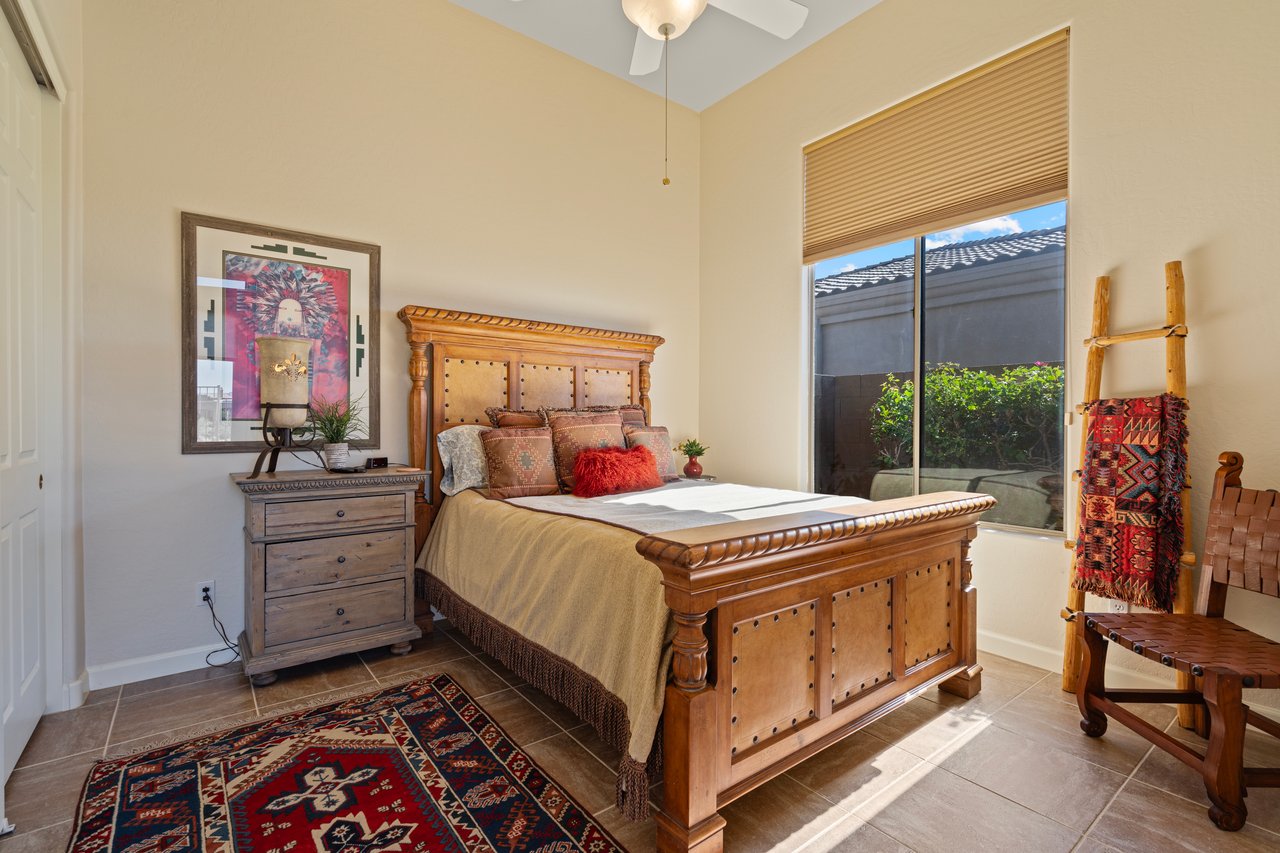 9812 E ROADRUNNER Drive