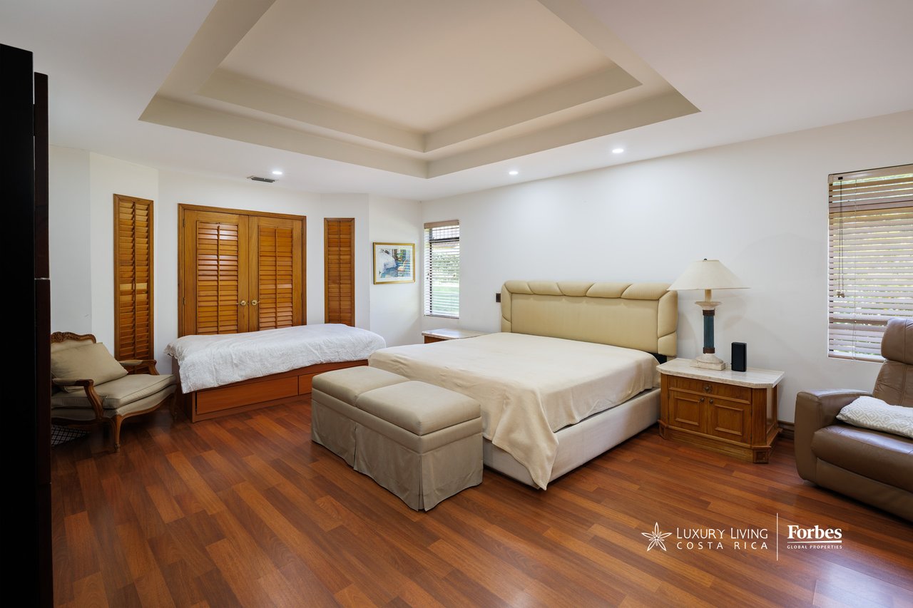 21575 - One level home with almost 3,000sqm of land in Bosques de Lindora