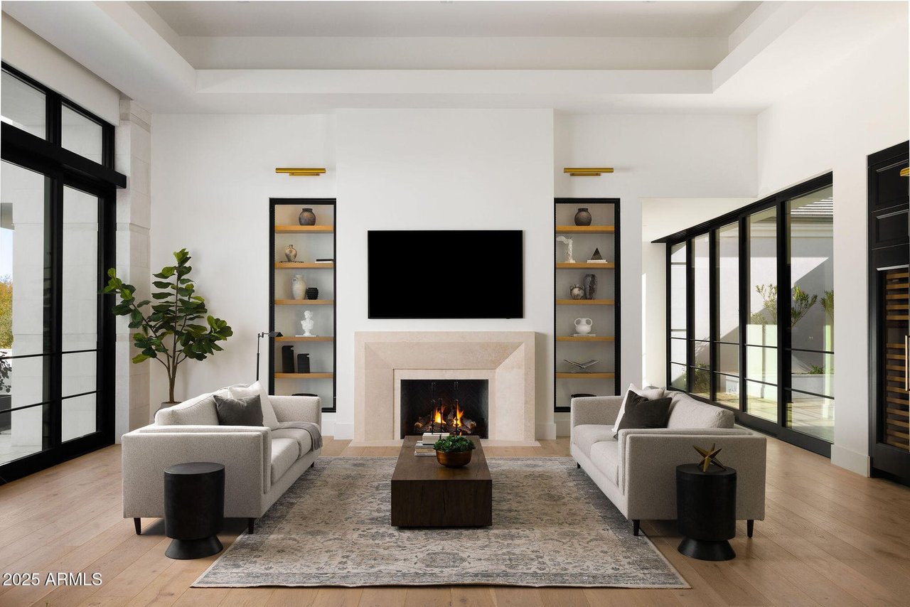 6512 E HUMMINGBIRD Ln