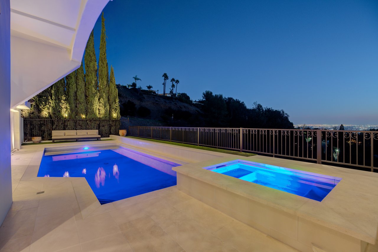 7212 Mulholland Dr, Hollywood Hills
