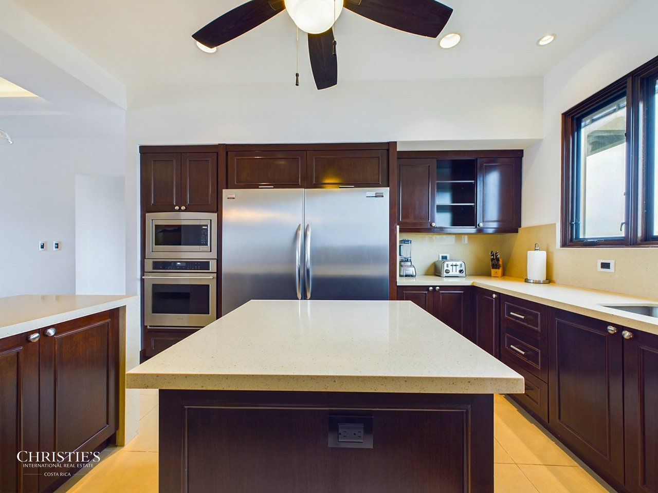 360 - 310 Splendor Penthouse