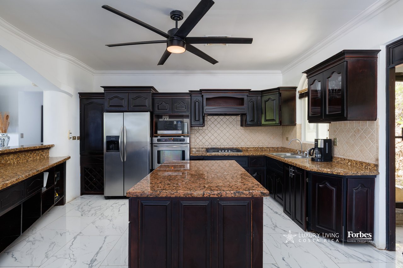 21455 - Remodeled Residence, 10 bedrooms, Near Marina Los Sueños with Views