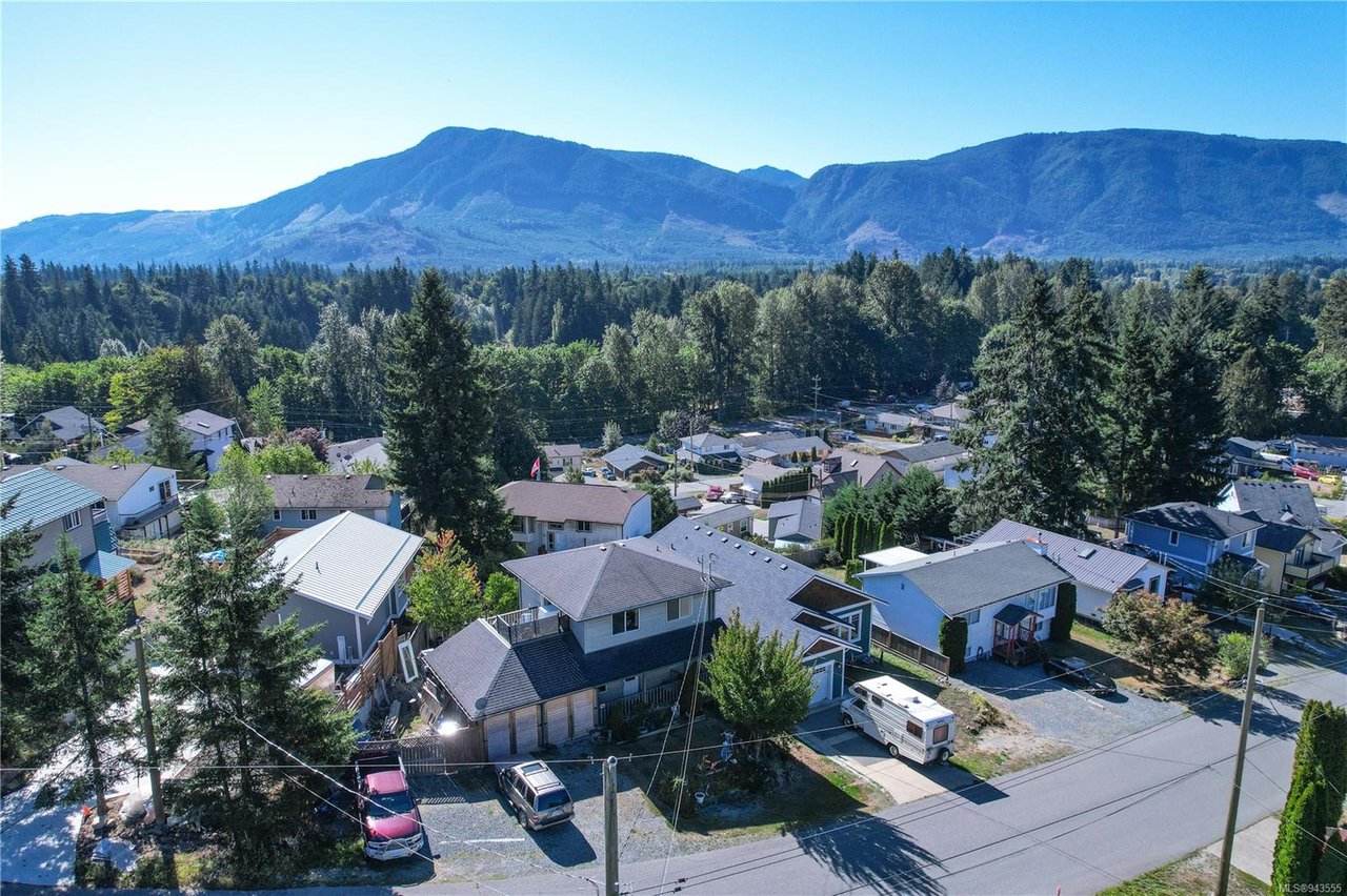 305 Lake Park Rd, Lake Cowichan