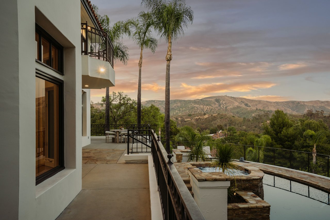1805 Holly Tree Lane